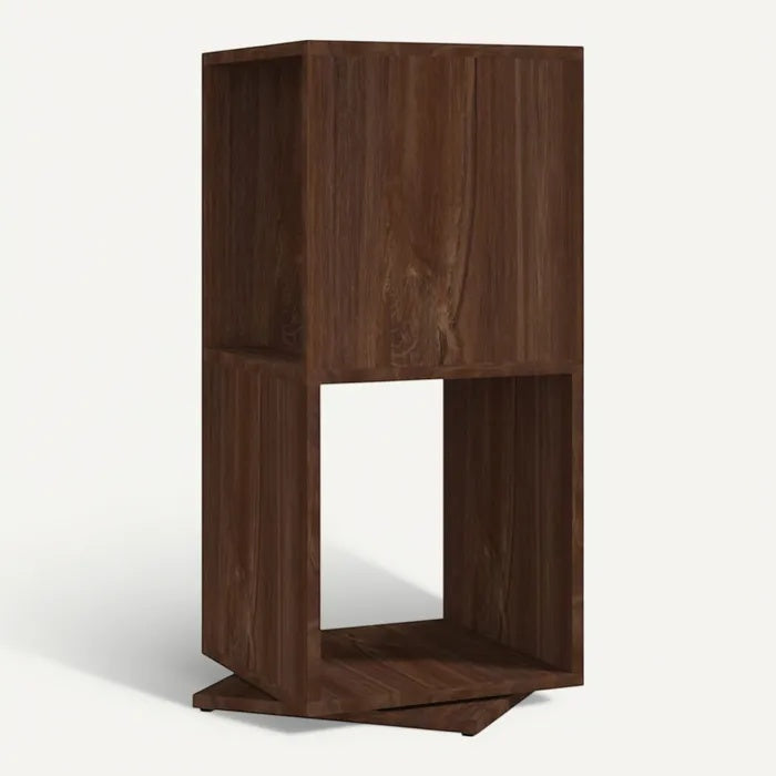 **Moderne houten opbergkast met open vakken**